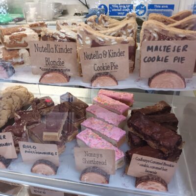 sliced cakes and sweet goods